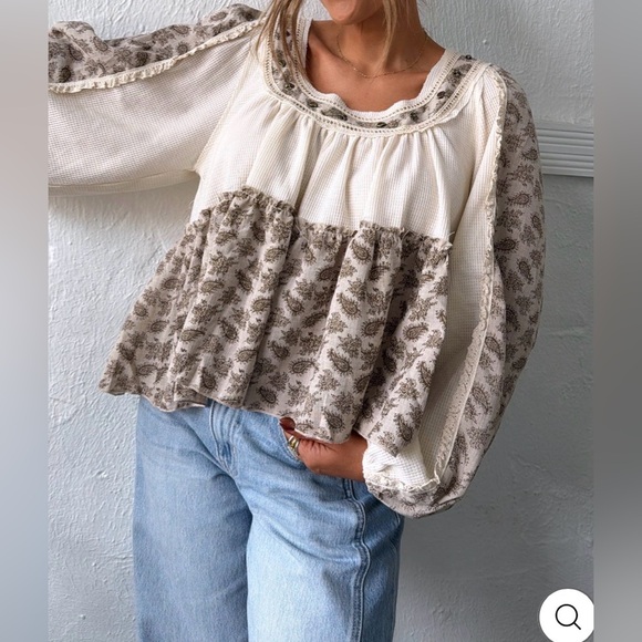 💗POL Scoop Neck Paisley Pattern Stud Detail Crop Knit Top- Natural💗 - Picture 3 of 8